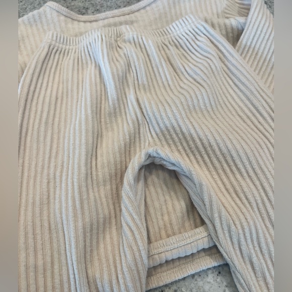 Seviin Matching Ribbed Set Size 5/6T - Picture 9 of 9